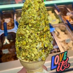 Crèmerie Jollipop - Ashta ice cream - la meilleure Bouza arabieh fait sur place enrobé de pistaches.