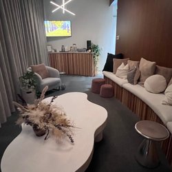 Fluid Spa - Warm and inviting spa lounge
