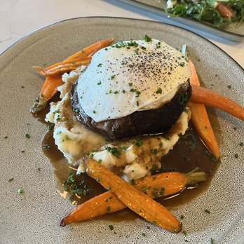 Shorebird - Short rib with whipped chive mashed potatoes - Breakfast & Brunch Near Me - Sedona, Arizona Shorebird - Short rib with whipped chive mashed potatoes - Breakfast & Brunch Near Me - Sedona, Arizona