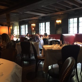 Hendrick's Tavern - Main dining room - Bars Near Me - Roslyn, New York