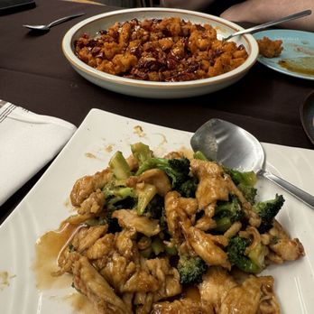 Paper Lantern - Chicken With Broccoli & Chicken With Fresh Chili - Chinese Near Me - Montclair, New Jersey