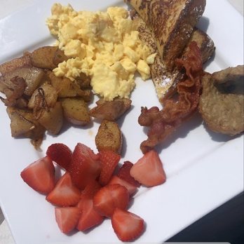 Kabana Rooftop - Brunch - Lounges Near Me - Richmond, Virginia
