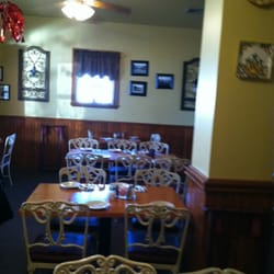 Nino's Family Restaurant - Center if room