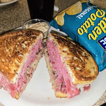 Kravitz Delicatessen - Reuben Sangwich - Delis Near Me - Youngstown, Ohio