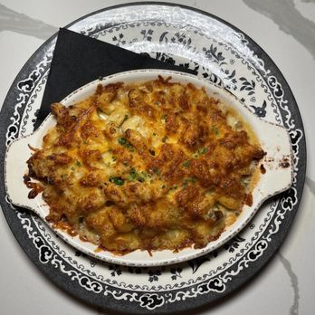 Monarch & Lion - Truffle Mac & Cheese - British Near Me - Chicago, Illinois Monarch & Lion - Truffle Mac & Cheese - British Near Me - Chicago, Illinois