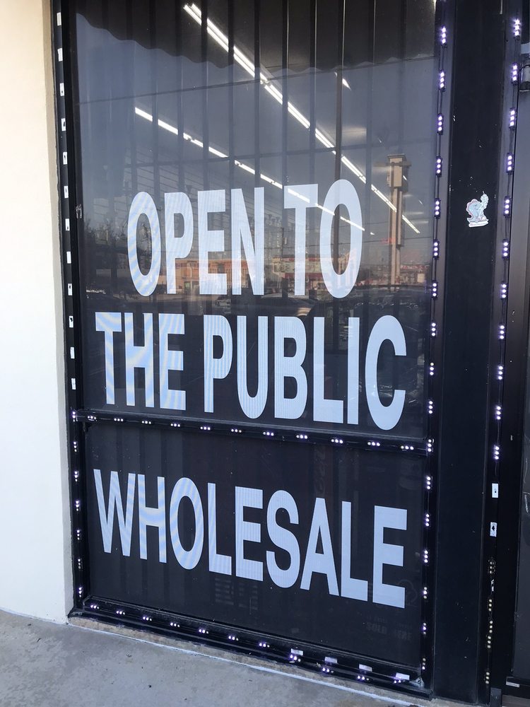 ROYAL SMOKE & VAPOR Updated August 2024 29 Photos 11461 Harry