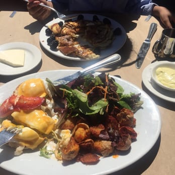 Le Zie - Lounges Near Me - New York, New York