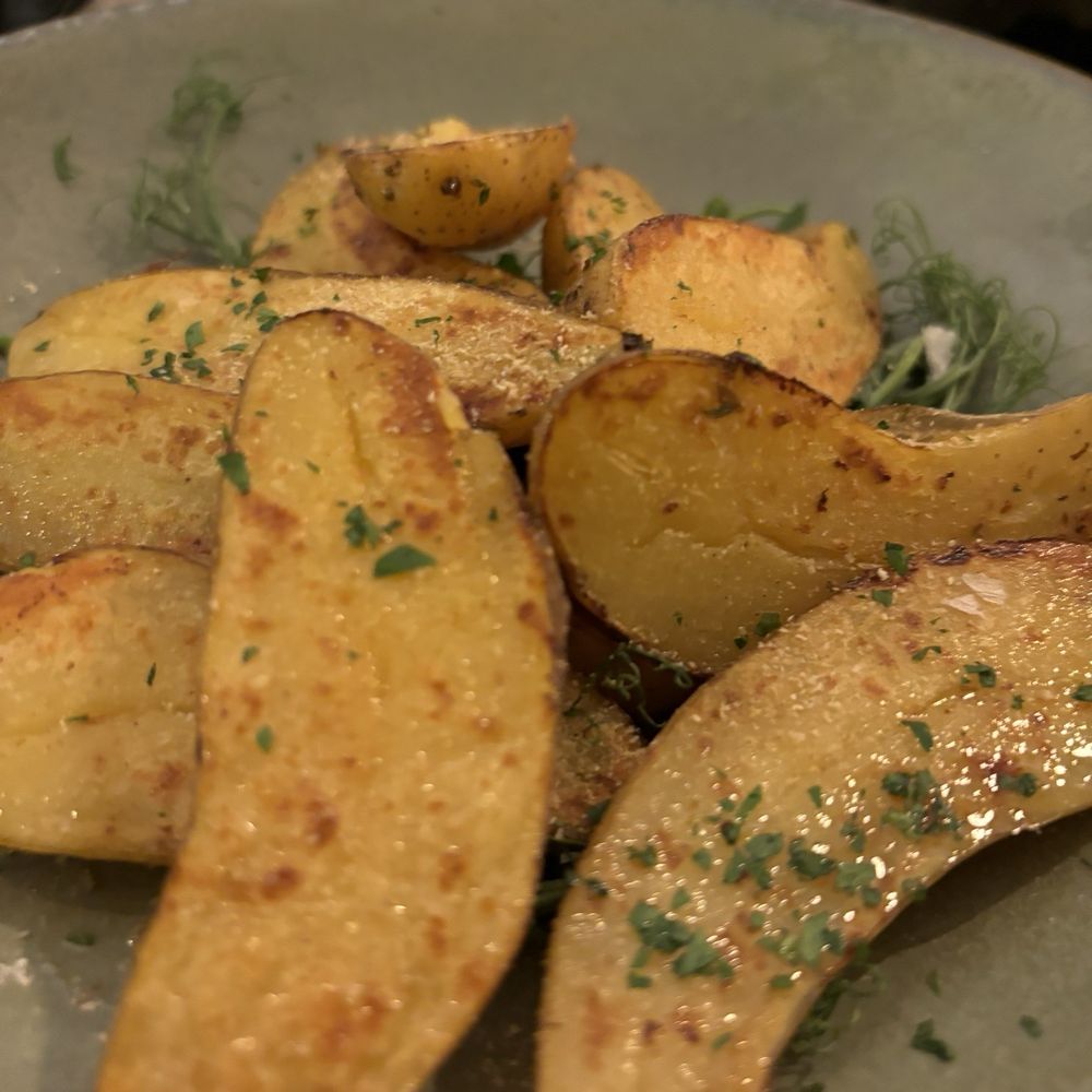 Leo Annapolis - Beef Fat Fingerling Potatoes - Bars Near Me - Annapolis, Maryland Leo Annapolis - Beef Fat Fingerling Potatoes - Bars Near Me - Annapolis, Maryland