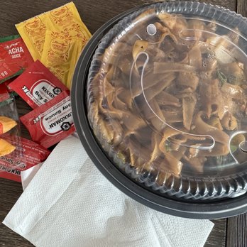 Pick Up Stix Fresh Asian Flavors - Drunken noodles with chicken - Chinese Near Me - La Mesa, California Pick Up Stix Fresh Asian Flavors - Drunken noodles with chicken - Chinese Near Me - La Mesa, California