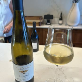 Alexana Winery - Wineries Near Me - Newberg, Oregon