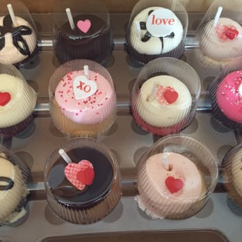 Georgetown Cupcake - These were delivered as you can see their tiny bit smashed but still extremely tasty. - Cupcakes Near Me - Washington, DC, District of Columbia Georgetown Cupcake - These were delivered as you can see their tiny bit smashed but still extremely tasty. - Cupcakes Near Me - Washington, DC, District of Columbia