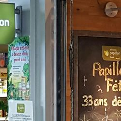 Papillon Foods - Papillon health food store with lots of bulk variety in Pointe-Claire on St-Jean blvd, right next to autoroute 20! Nice.