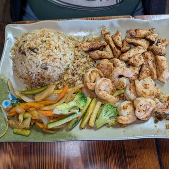 MexiHibachi - Chicken and shrimp dish with garlic rice and veggies without teriyaki the chicken is dry - Teppanyaki Near Me - Pinole, California MexiHibachi - Chicken and shrimp dish with garlic rice and veggies without teriyaki the chicken is dry - Teppanyaki Near Me - Pinole, California