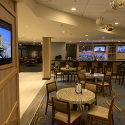 Blaze Bistro & Lounge - A perfect place for power lunch or grab something to eat before the game on hockey nights
