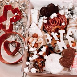 Amazing Graze - I'm My Own Valentine 
Serves 1-2 Adults