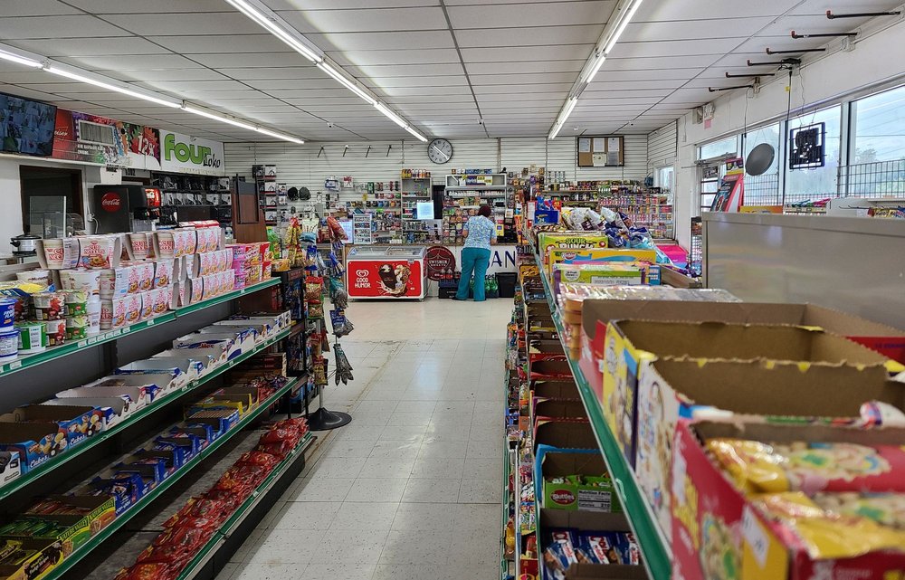 Food Mart & Tobacco Logo