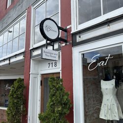 Bloom Boutique and Tea House - Frontage sign