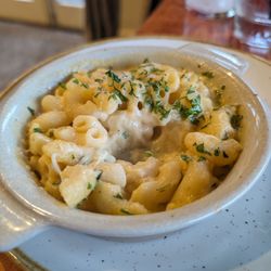 The Captain's Wife - Mac & Cheese (side)