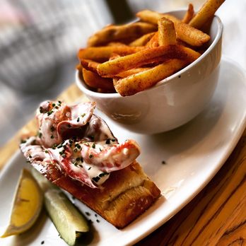 Slapfish - Traditional Lobster Roll - Seafood Near Me - Indianapolis, Indiana