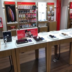 Vodafone - On the right: Apple iPad Gold.