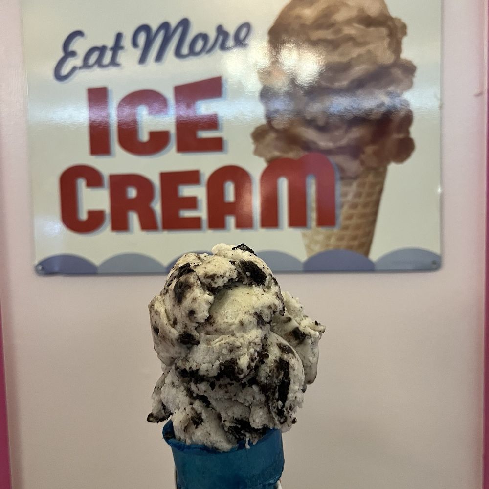 Lickity Split Ice Cream - DF Cookies and Cream - Ice Cream & Frozen Yogurt Near Me - Eustis, Florida