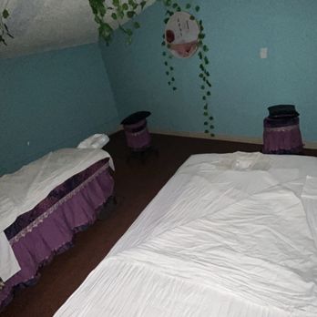 Waikiki Massage 123 Spa - Massage tables and front lounge - Massage Near Me - Honolulu, Hawaii Waikiki Massage 123 Spa - Massage tables and front lounge - Massage Near Me - Honolulu, Hawaii