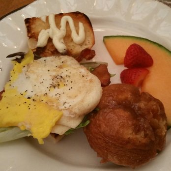 Gotta Scrap Inn - Now THIS is a breakfast sandwich.... the garlic herb mayo is out of this world and monkey bread.  Yummy - Bed & Breakfast Near Me - Manchester, Michigan