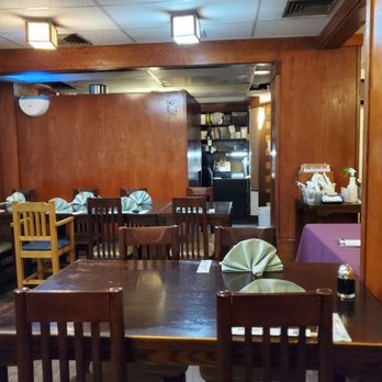 Yoshitsune Restaurant - Simple interior. The food is where it's at. - Japanese Near Me - Honolulu, Hawaii Yoshitsune Restaurant - Simple interior. The food is where it's at. - Japanese Near Me - Honolulu, Hawaii