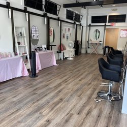 Glowout Blow Dry Bar - Inside