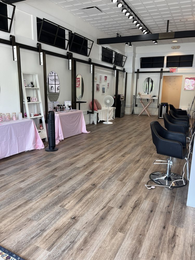 Glowout Blow Dry Bar Image