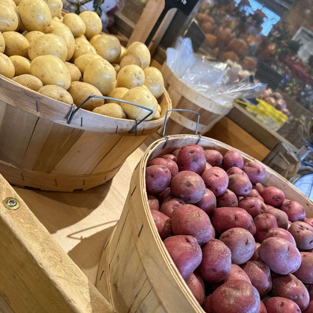 Four Town Farm - Fruits & Veggies Near Me - Seekonk, Massachusetts