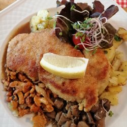 Hotel Waldesruh - Schnitzel mit Pfifferlingen und Bratkartoffeln
