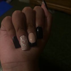 lily nails - Theyre a bit bulky and messy but the service was good!!