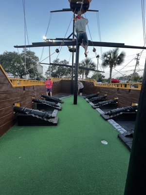 Black Pearl Mini Golf by null
