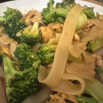 Little Thai Kitchen - Pad see ew - Thai Near Me - Hampton, Virginia Little Thai Kitchen - Pad see ew - Thai Near Me - Hampton, Virginia