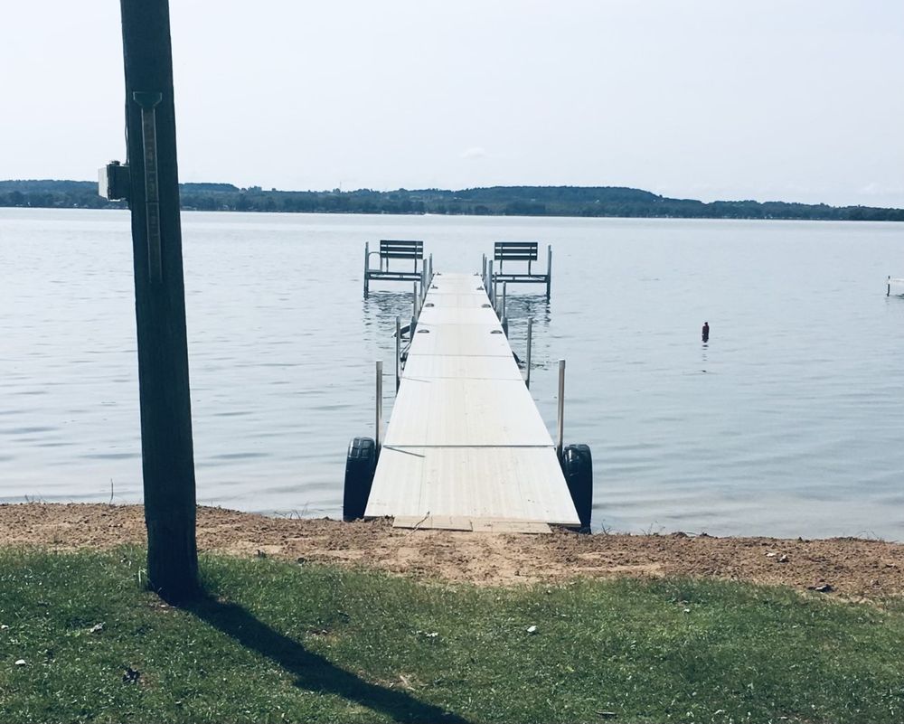 PINEWOOD COTTAGES Updated September 2024 W5409 N Shore Dr, Shawano