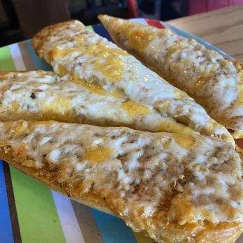 Wenelli's Pizza - Garlic bread - Pizza Near Me - Sacramento, California Wenelli's Pizza - Garlic bread - Pizza Near Me - Sacramento, California