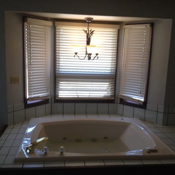 Hilltop Inn Broomfield Denver - Kittrege Pres Suite tub - Bed & Breakfast Near Me - Broomfield, Colorado Hilltop Inn Broomfield Denver - Kittrege Pres Suite tub - Bed & Breakfast Near Me - Broomfield, Colorado
