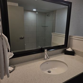 Prestige Treasure Cove - Room 331 - Hotels Near Me - Prince George, British Columbia