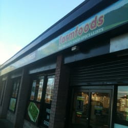 Farmfoods - Lots of fresh and frozen produce on show at competitive prices.