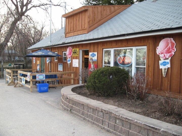 Cedar Beach Variety Logo