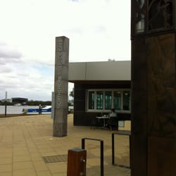 Northshore Riverside Cafe - Cafe entrance