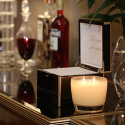 Bonnie's Elegant Arrangements - Black Lacquer Gift Box 

Box Size: 7 x 7 x 5