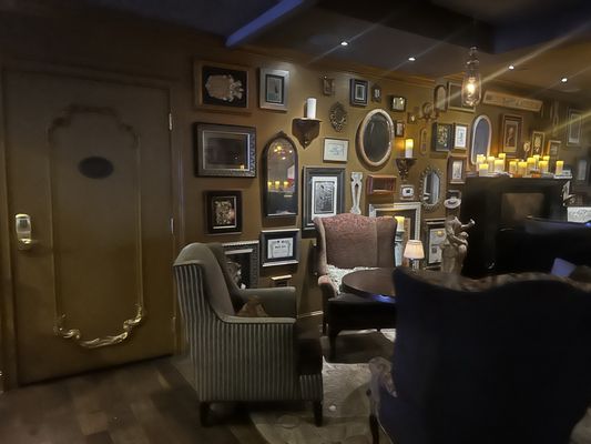 Sophia's Lounge by null
