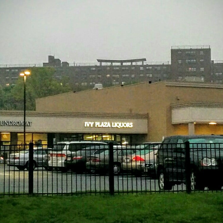 IVY PLAZA SHOPPERS WORLD OF LIQUOR Updated October 2024 525