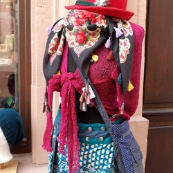 Andenken&Mitbringsel - Ethowear, fair und bunt, meets traditional , woolfelted hat.