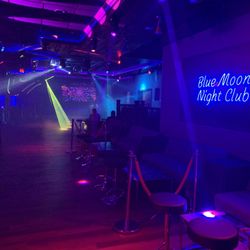 Blue Moon Virginia Lounge - Dance club