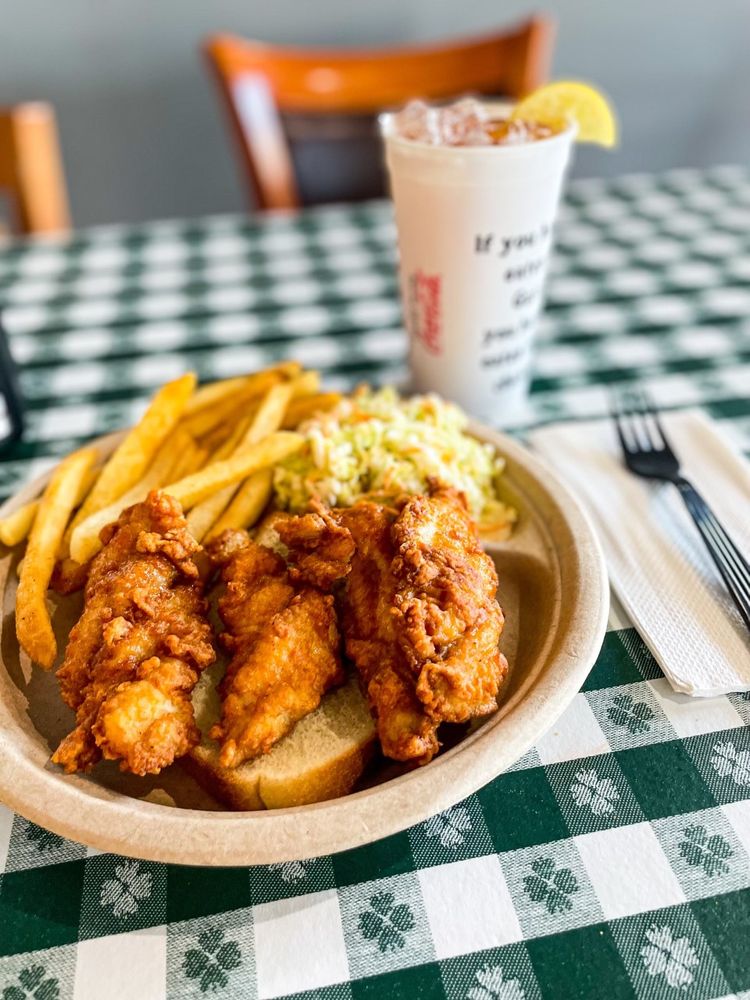 GUS’S WORLD FAMOUS FRIED CHICKEN Updated September 2024 303 Photos