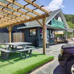 The Hungry Goat Cafe And Creamery - Outdoor seating for the   cream window!