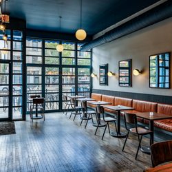 Le Midi Wine - Le Midi interior retail shelves and tables